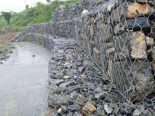 Woven gabion used for landslide preventing, engineering of seaside area protecting.